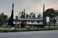 Bên ngoài Hotel Cisarua Indah 