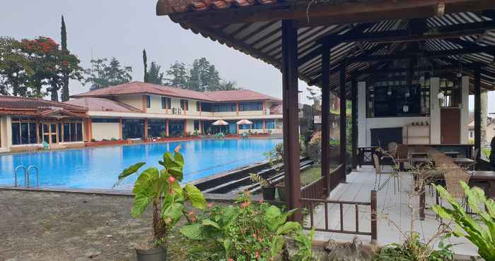 Kolam Renang Cisarua Indah Cottage