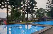 Swimming Pool 3 Cisarua Indah Cottage