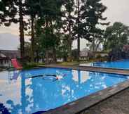 Swimming Pool 3 Cisarua Indah Cottage