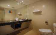 In-room Bathroom 4 MG Setos Hotel Semarang