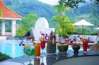 Quầy bar, cafe và phòng lounge The Old Phuket - Karon Beach Resort (SHA Plus+)