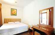 Bedroom 2 De'Qur Hotel Bandung