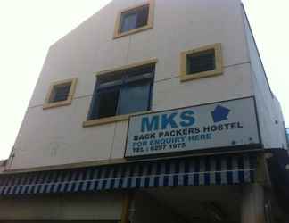 Exterior 2 MKS Backpackers Hostel - Cuff Road