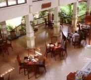 Nhà hàng 7 Ratu Hotel & Resort