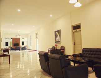 Sảnh chờ 2 Hotel Semeru Tegal 