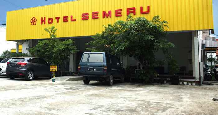 Bên ngoài Hotel Semeru Tegal 