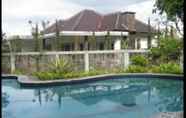 Kolam Renang 2 Hotel Rudian