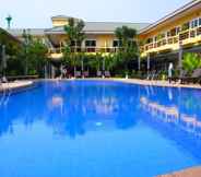 Kolam Renang 7 Bacchus Home Resort