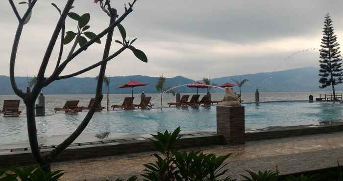 Kolam Renang Samosir Cottages Resort