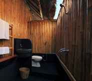 In-room Bathroom 2 Rinjani Beach Eco Resort