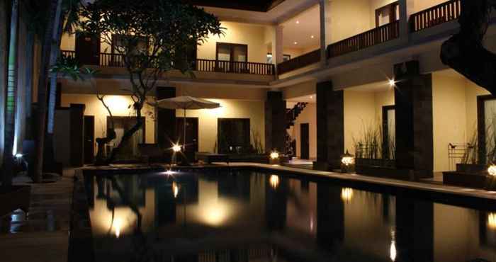 Kolam Renang Radha Bali Hotel