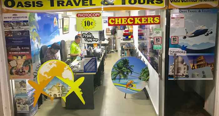 Lobby Checkers Backpackers 