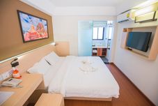 Bedroom Chiang Roi 7 Days Inn