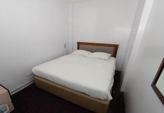 Bedroom 7 Meriton Hotel