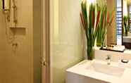 In-room Bathroom 7 Amber Boutique Silom