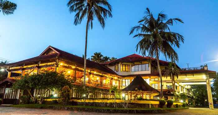 Bangunan Surya Transera Beach Hotel Pangandaran