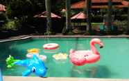 Swimming Pool 5 Hotel Surya Indah