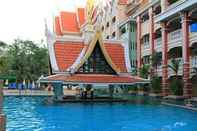 Kolam Renang Ayodhaya Palace Beach Resort Krabi