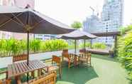 Kolam Renang 2 Oakwood Residence Sukhumvit 24 Bangkok