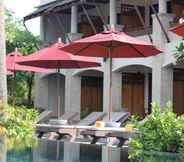 สระว่ายน้ำ 6 Weekender Resort