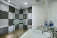 Toilet Kamar favehotel Ahmad Yani Banjarmasin