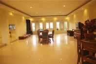 Lobby Kanpai Resto & Villa