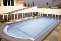 Swimming Pool Kanpai Resto & Villa