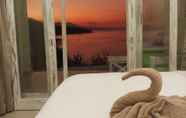 Kamar Tidur 4 Waenis Sunset View Bungalows, Bar and Restaurant