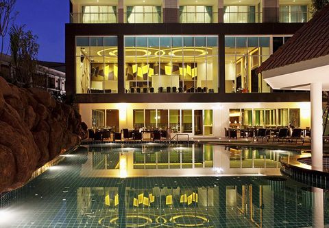 Swimming Pool Centara Pattaya Hotel