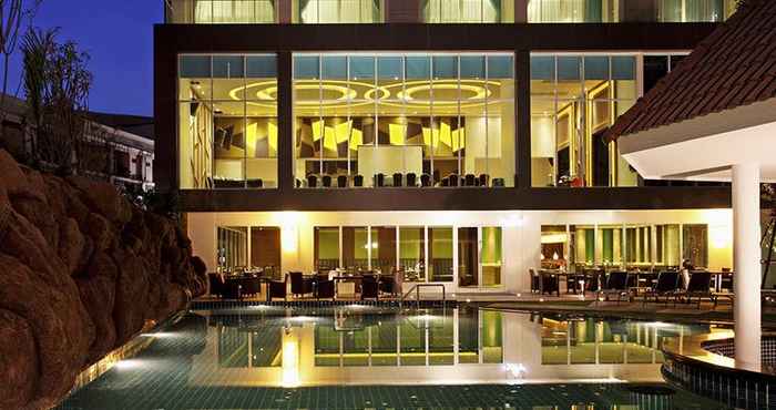 Kolam Renang Centara Pattaya Hotel