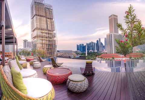 Swimming Pool Naumi Hotel Singapore