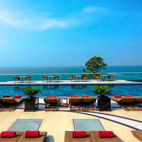 Centara Grand Phratamnak Pattaya 1, Hotel Ta Khian Tia