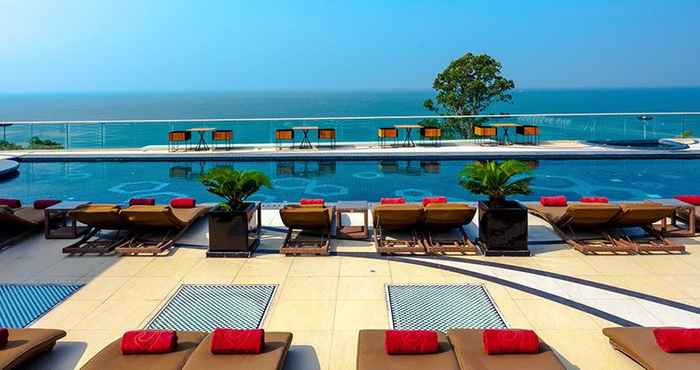 Swimming Pool Centara Grand Phratamnak Pattaya