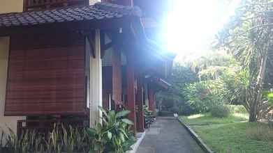 Bên ngoài 4 Batu Bolong Cottages