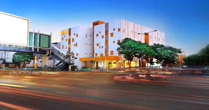 Bên ngoài Starlet Hotel Serpong