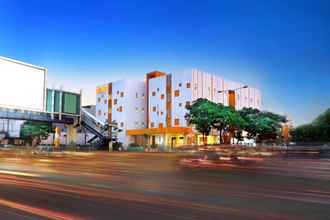 Bên ngoài 4 Starlet Hotel Serpong