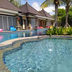 Swimming Pool 1 Kori Maharani Villas, โรงแรม & ที่พัก กียานาร์
