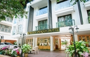 Bangunan 3 Moon Dragon Hotel