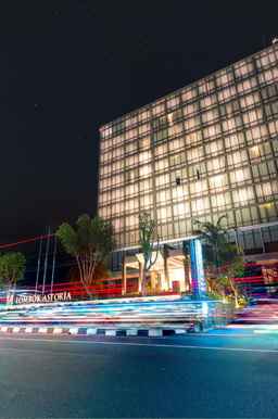 Lombok Astoria , USD 54.56