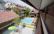 สระว่ายน้ำ 2 Lai-Thai Guest House