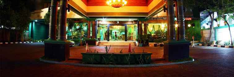 Lobby Zamrud Hotel & Convention