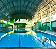 Swimming Pool 2 Zamrud Hotel & Convention