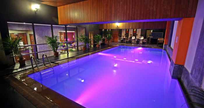 Kolam Renang The Euro Grande Hotel