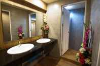 ห้องน้ำภายในห้อง Ashi Hostel