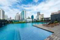 Swimming Pool Radisson Blu Plaza Bangkok
