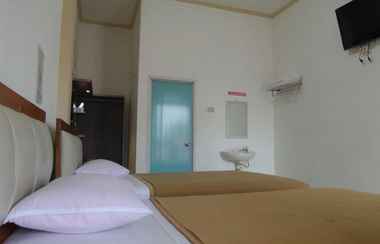 Bedroom 2 Hotel Ocean Belitung