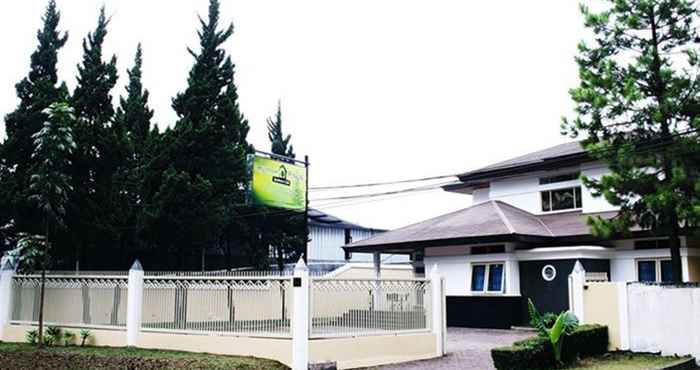 Exterior Rumah Pinus Guest House