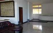 Lobi 2 Rumah Pinus Guest House