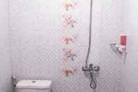 In-room Bathroom D'Inn Rungkut Juanda - Surabaya